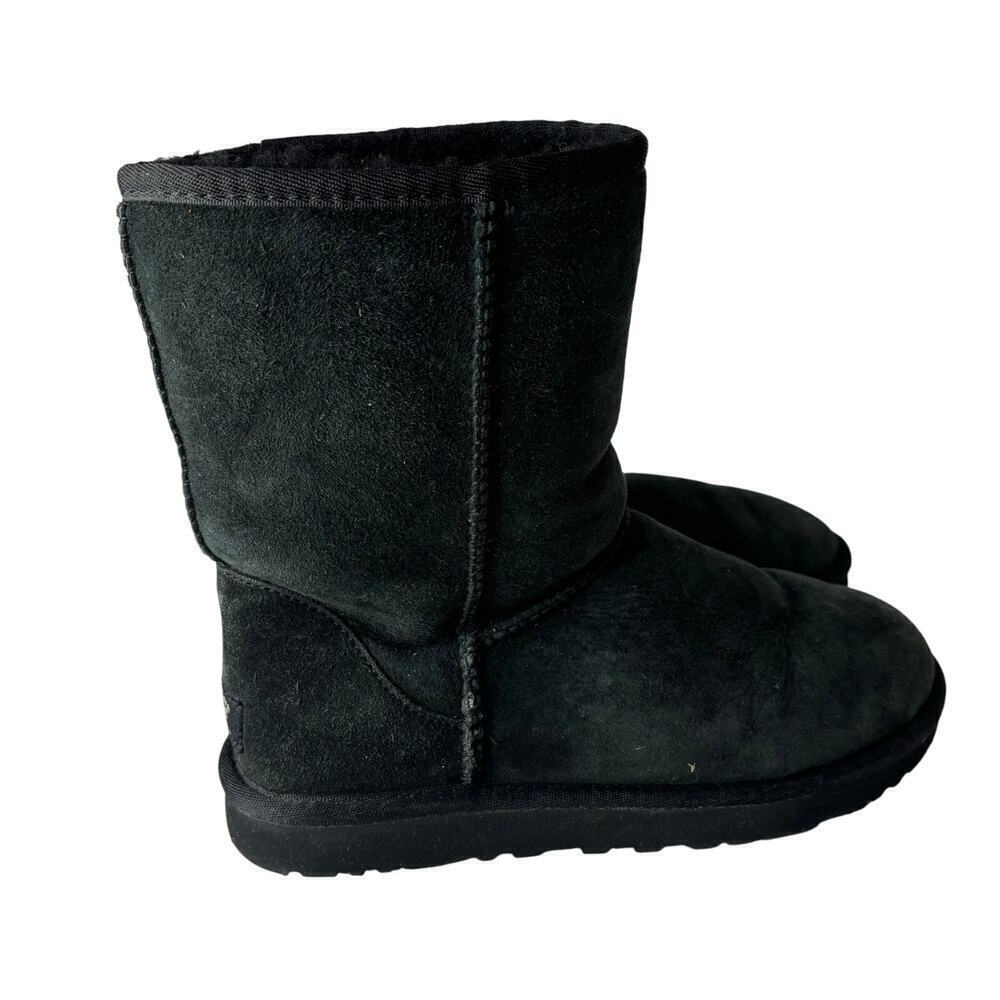 Ugg Classic II Short Sheepskin Boot Black Size 7 - Picture 2 of 7